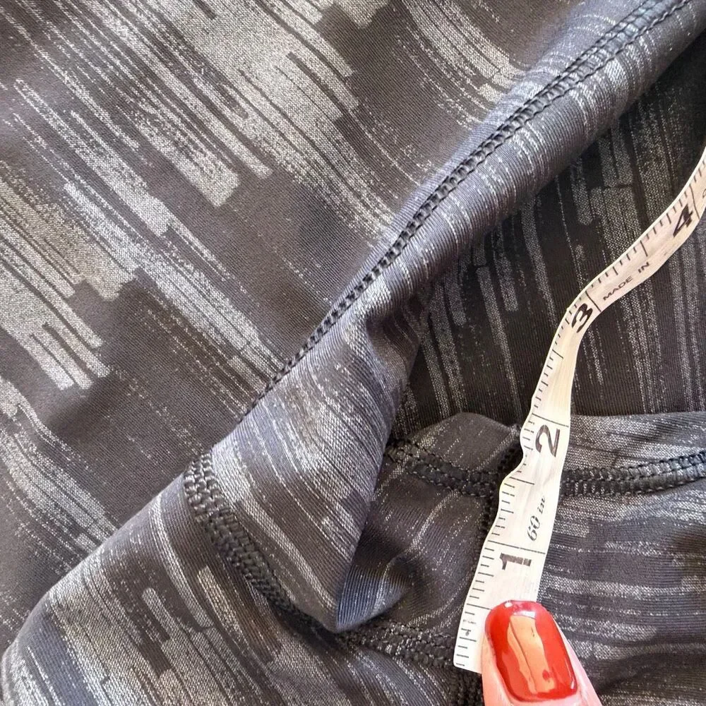 Lululemon Boogie Short Sz 4 *Luxtreme (Roll Down) In Scratch Match Black Multi